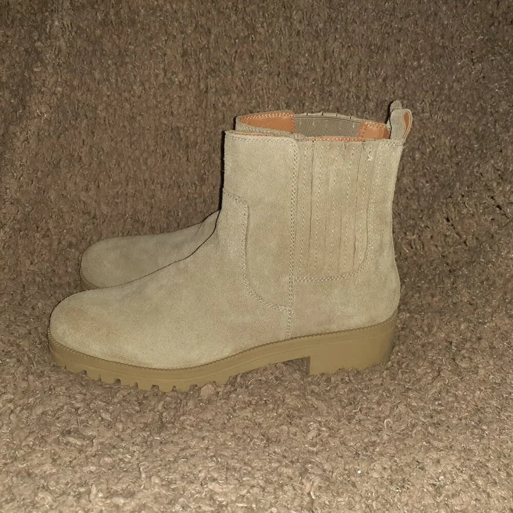 LUCKY BRAND-Hazyl-Tan/Beige Suede-Lug Sole Ankle Boots-Sz 9.5-Excellent - Picture 2 of 8
